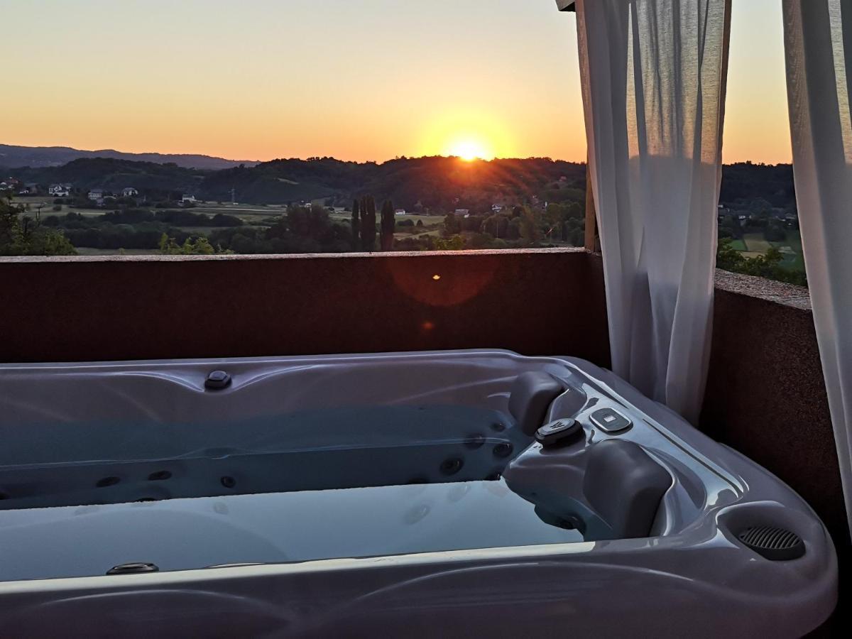 Viksa With Jacuzzi